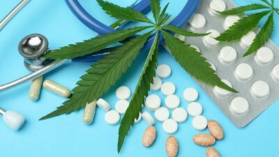Estudo revela que a legalização da cannabis nos EUA está associada à redução no uso de medicamentos prescritos para ansiedade, indicando impacto positivo.