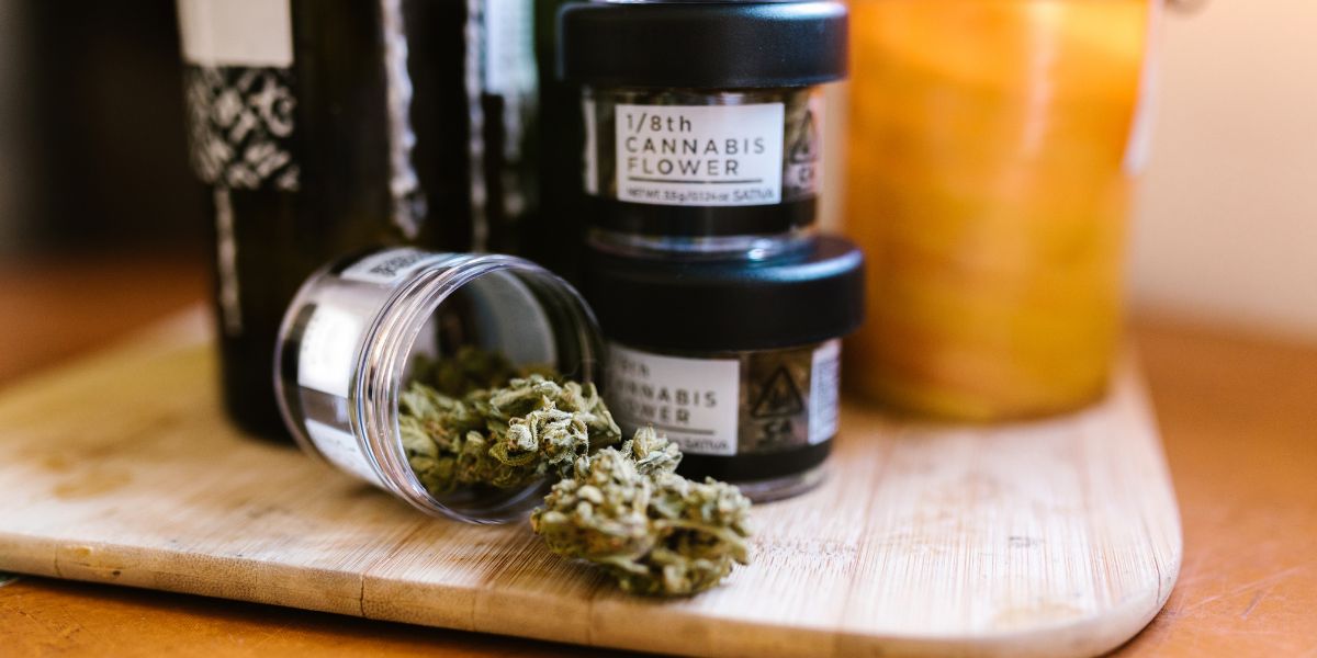 Canabinóides semissintéticos: Implicações farmacológicas e desafios regulatórios